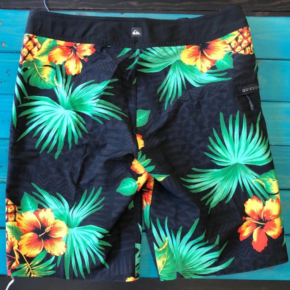 QUIKSILVER Eddie Aikau Board Shorts - Picture 4 of 15